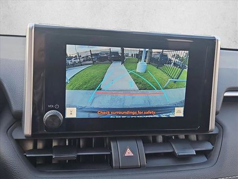 Used 2025 Toyota RAV4 LE AWD/4WD image 13