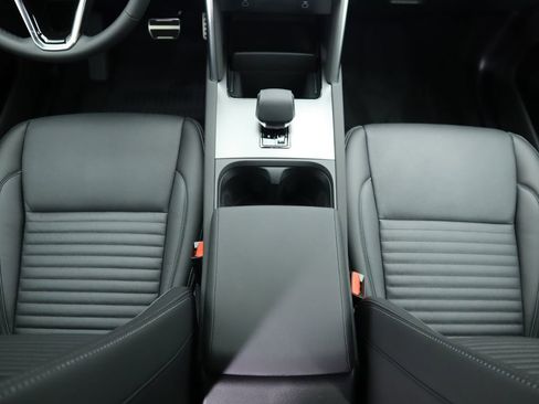 Used 2025 Land Rover Discovery Sport Dynamic SE image 17