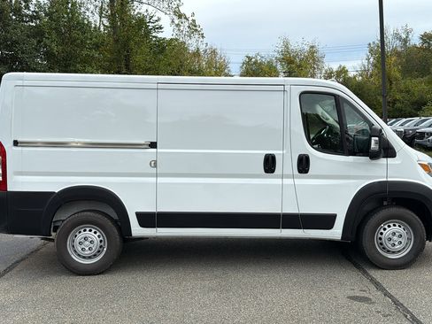 Used 2025 RAM ProMaster 2500 w/ Premium Convenience Group image 3