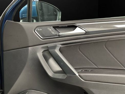 Used 2018 Volkswagen Tiguan SEL Premium image 34