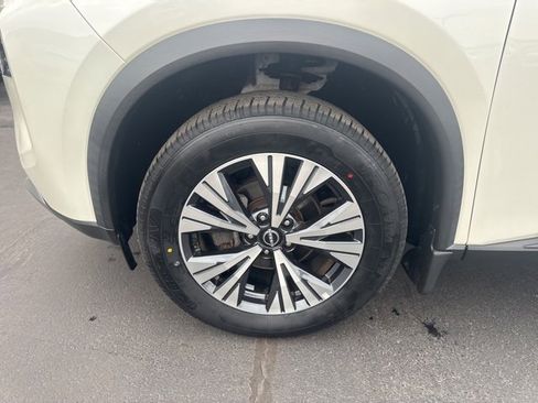 Used 2023 Nissan Rogue SV w/ SV Premium Package image 28