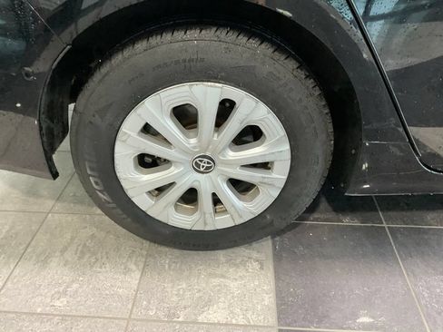 Used 2022 Toyota Prius LE FWD image 6