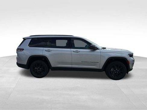 New 2025 Jeep Grand Cherokee L Altitude image 24