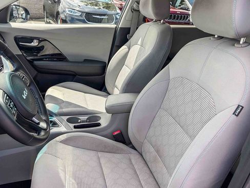 Used 2022 Kia Niro LXS FWD image 16