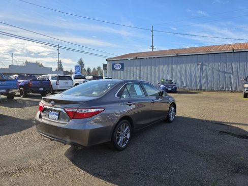 Used 2015 Toyota Camry LE image 5