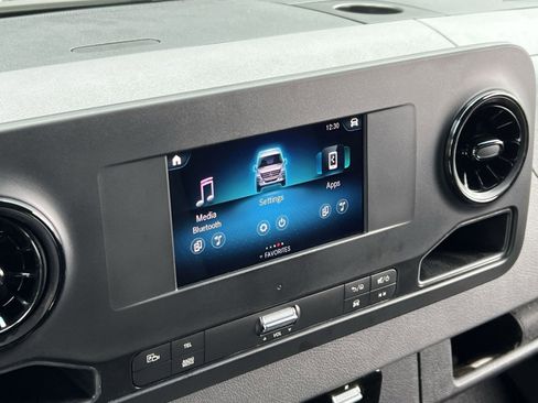 Used 2024 Mercedes-Benz Sprinter 2500 image 18