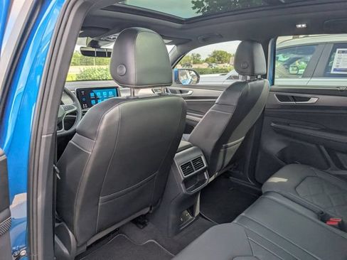 Used 2024 Volkswagen Atlas Cross Sport SE FWD image 24