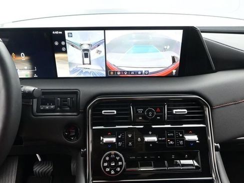 Used 2025 Nissan Armada PRO-4X w/ Pro-4X Premium Package AWD/4WD image 8