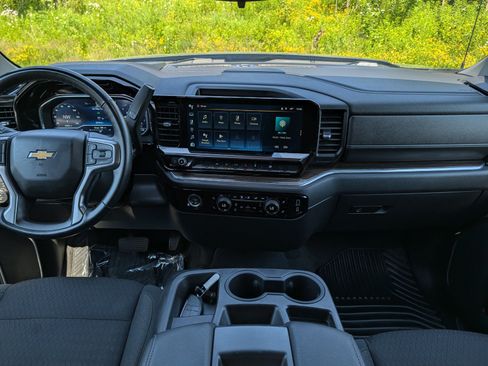 Used 2023 Chevrolet Silverado 1500 LT AWD/4WD image 10
