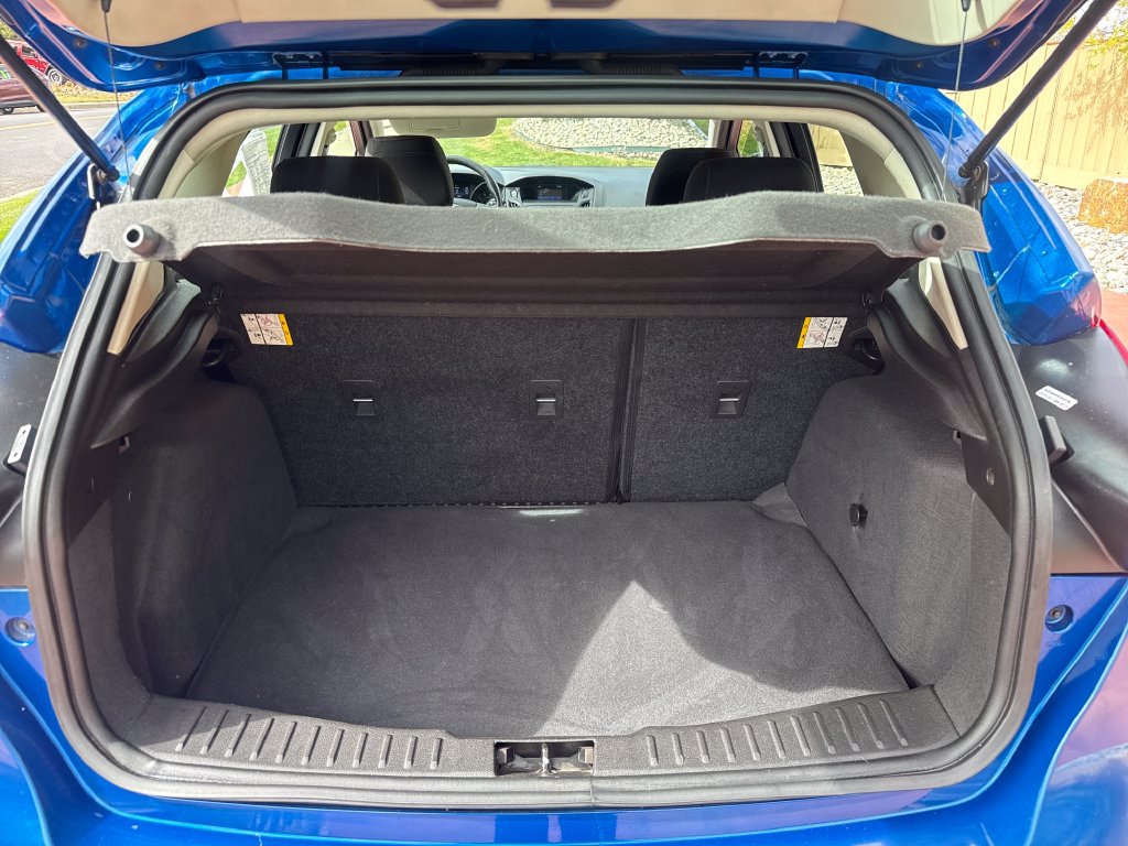 Used 2018 Ford Focus SE w/ Cold Weather Package FWD image 8