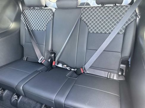 Used 2025 GMC Acadia Denali w/ Super Cruise Package FWD image 14