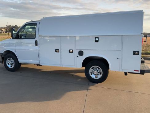 New 2025 Chevrolet Express 3500 w/ Power Convenience Package image 6