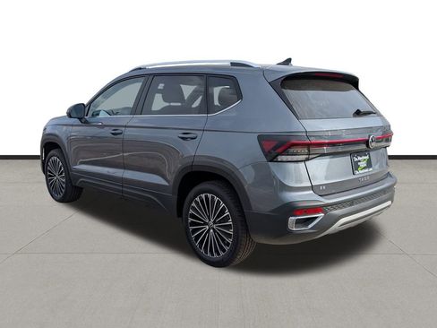 New 2026 Volkswagen Taos SE image 7