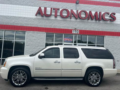 Used 2014 GMC Yukon XL Denali AWD/4WD image 3