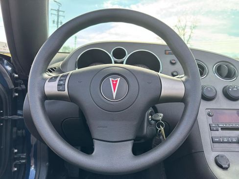 Used 2006 Pontiac Solstice Convertible w/ Power Package RWD image 16