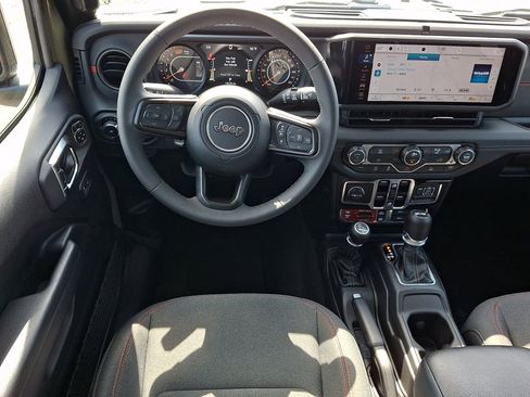 Used 2026 Jeep Wrangler Unlimited Rubicon AWD/4WD image 22