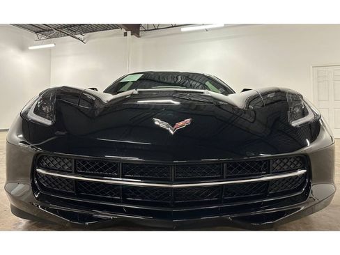 Used 2019 Chevrolet Corvette Stingray Coupe w/ 1LT RWD image 3