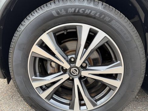 Used 2019 Nissan Rogue SV w/ Premium Package image 29