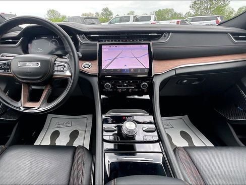 Used 2022 Jeep Grand Cherokee Summit w/ Luxury Tech Group V image 9