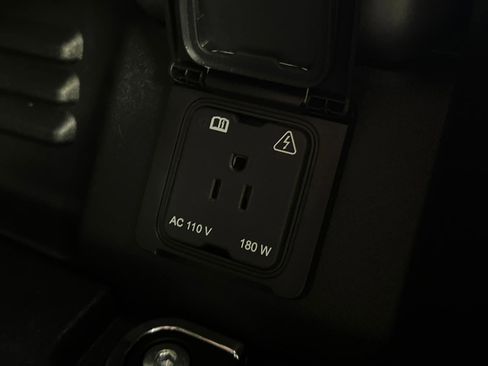 Used 2020 Land Rover Defender 110 First Edition image 51