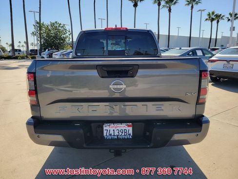 Used 2024 Nissan Frontier SV w/ SV Convenience Package image 5