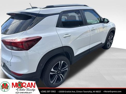 Used 2024 Chevrolet TrailBlazer LT w/ Convenience Package FWD image 4