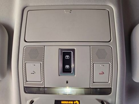 Used 2021 Jaguar E-PACE SE image 28