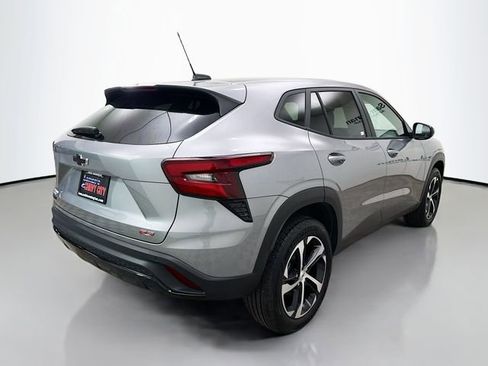 Used 2025 Chevrolet Trax RS w/ Driver Confidence Package image 8