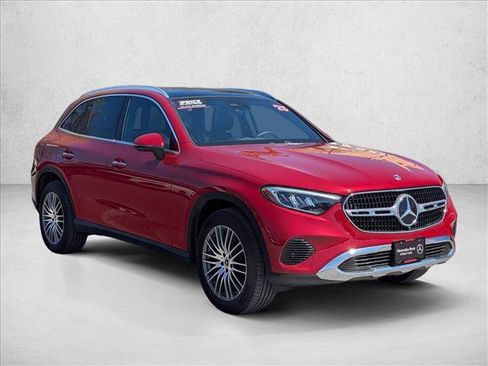 Used 2025 Mercedes-Benz GLC 300 4MATIC image 3