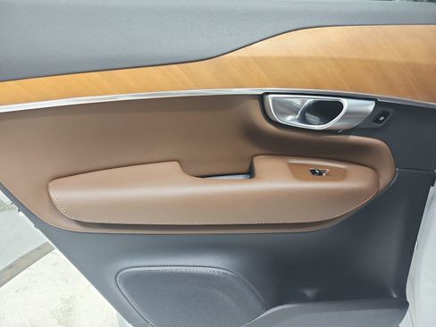 Used 2024 Volvo XC90 B5 Plus w/ Protection Package Premier image 41