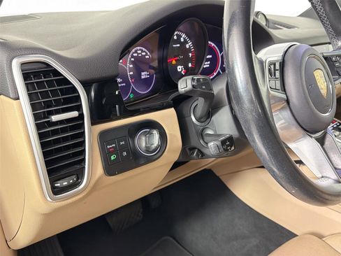 Certified 2022 Porsche Cayenne Coupe AWD/4WD image 32
