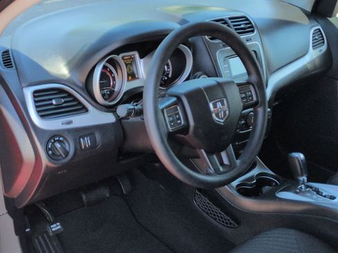 Used 2019 Dodge Journey SE FWD image 10