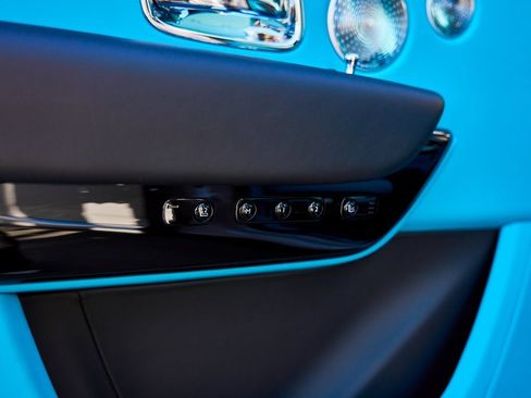 Used 2025 Rolls-Royce Cullinan image 38