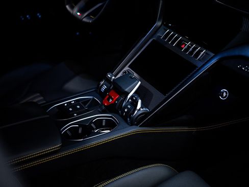 Used 2023 Lamborghini Urus Performante AWD/4WD image 17