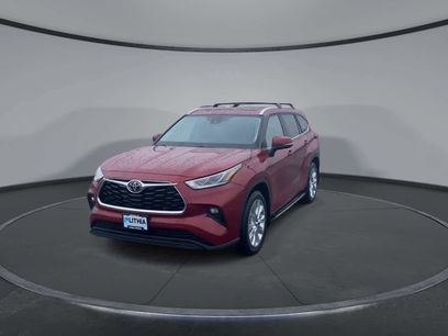 Used 2023 Toyota Highlander Limited