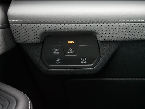 Certified 2025 Volkswagen Atlas Cross Sport SEL R-Line image 27