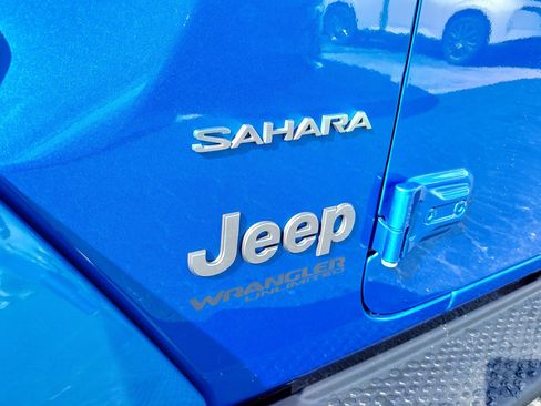 Used 2021 Jeep Wrangler Unlimited Sahara AWD/4WD image 5