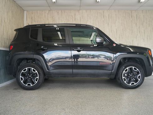 Used 2017 Jeep Renegade Trailhawk w/ Premium Trailhawk Package AWD/4WD image 6