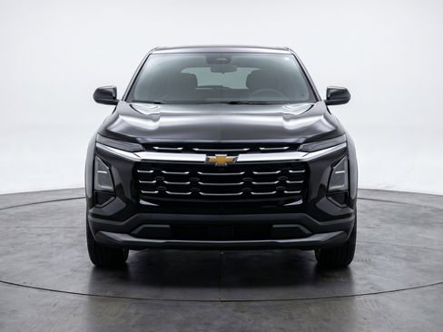 Used 2025 Chevrolet Equinox LT FWD image 2