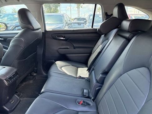 Used 2020 Toyota Highlander XLE image 9