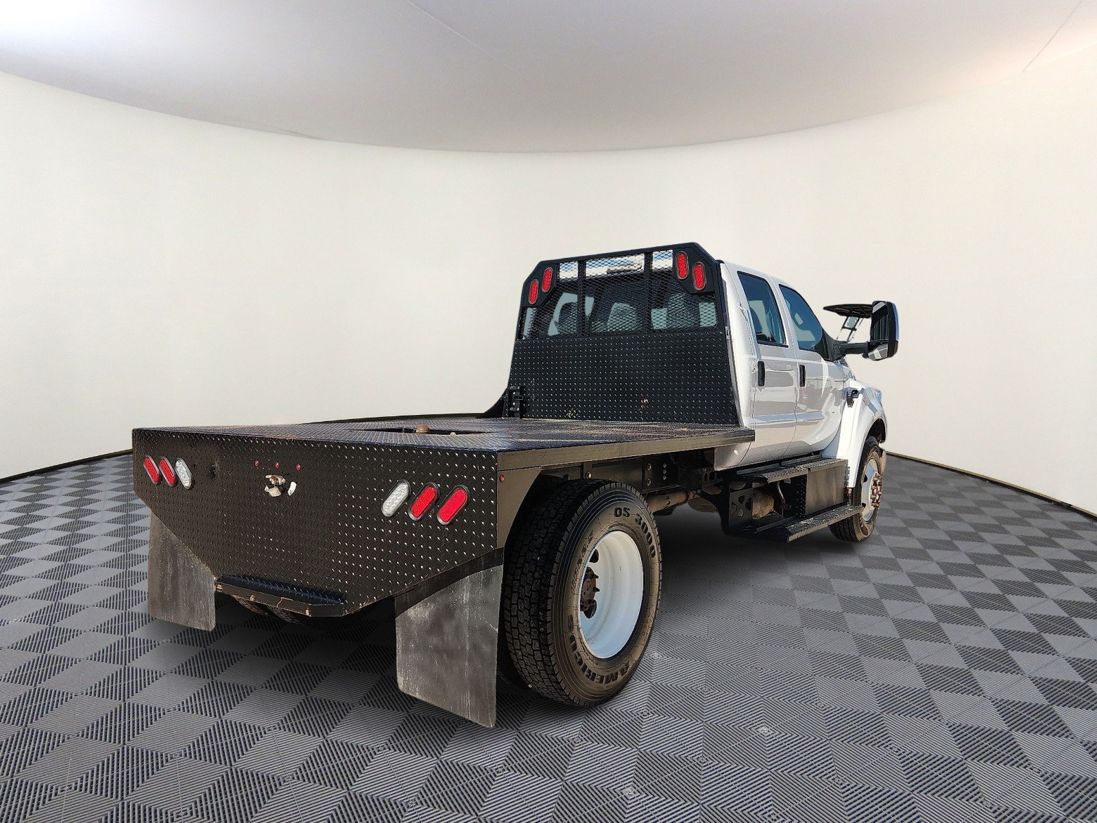 Used 2022 Ford F750 2WD Crew Cab Super Duty image 4