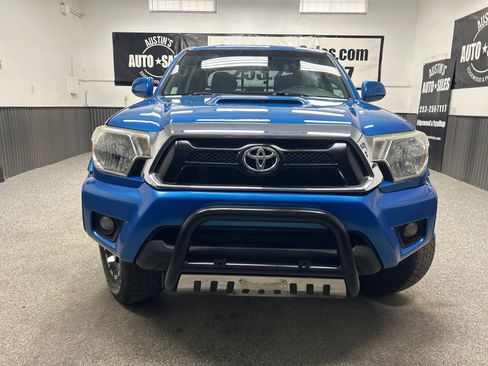 Used 2011 Toyota Tacoma 4x4 Double Cab w/ TRD Sport Pkg w/JBL Audio image 2