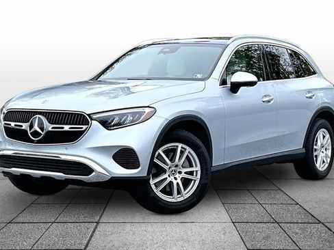 Used 2025 Mercedes-Benz GLC 300 4MATIC image 2