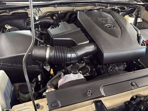 Used 2019 Toyota Tacoma SR5 AWD/4WD image 37