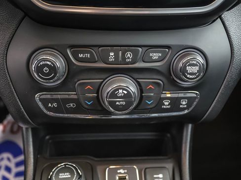 Used 2020 Jeep Cherokee Limited image 20