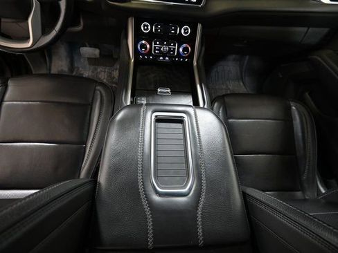Used 2021 GMC Yukon XL Denali AWD/4WD image 35