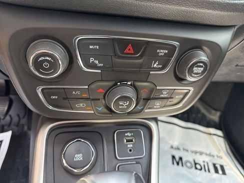 Used 2021 Jeep Compass Latitude w/ Sun and Sound Group AWD/4WD image 17