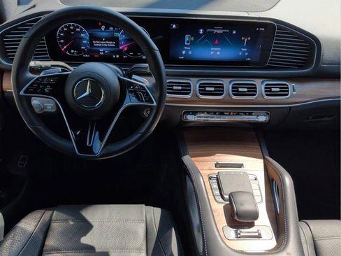 Used 2025 Mercedes-Benz GLS 450 4MATIC image 17