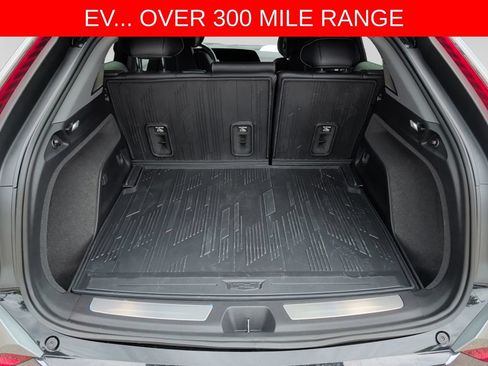 Used 2025 Cadillac Optiq Sport 2 w/ LPO, Floor Liner Package AWD/4WD image 38