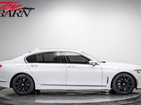 Used 2022 BMW 750i xDrive AWD/4WD image 6